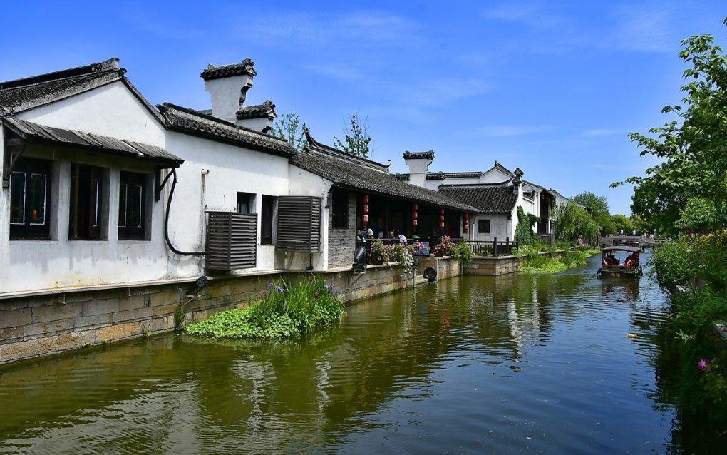 逃出安逸小乡村